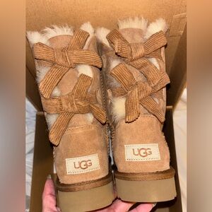 Ugg W Bailey bow corduroy boots